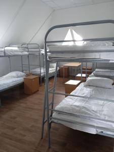 Poschodová posteľ alebo postele v izbe v ubytovaní Гостиница-Хостел на Промышленной