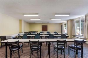 a conference room with tables and chairs and a podium at Econo Lodge Gallatin - Metro Nashville in Gallatin +22 photos