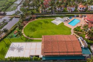 Бассейн в Nanu Beach Resort & Spa или поблизости