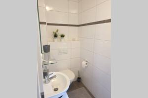 a bathroom with a toilet and a sink at Ferienhaus mit Terrasse - Wallbox in Bad Oeynhausen +8 photos
