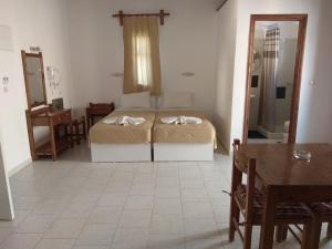 A bed or beds in a room at Villa Giorgos