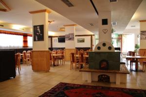 Restoran või mõni muu söögikoht majutusasutuses Gasthof zum Löwen