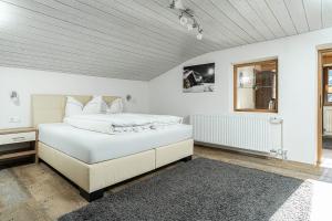 Кровать или кровати в номере Pension Berggeist