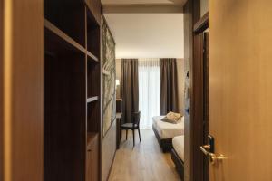 Postel nebo postele na pokoji v ubytování Hotel Canin + 37 fotografií