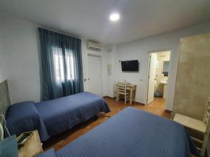 Postel nebo postele na pokoji v ubytování Hostal Canalejas