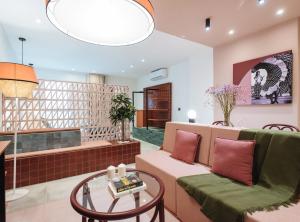 Et opholdsområde på Suites Triana Sevilla Apartments