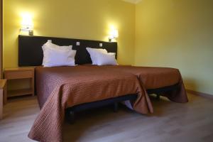 Uma cama ou camas num quarto em Hospedaria Robalo