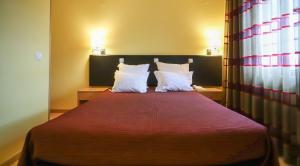 Uma cama ou camas num quarto em Hospedaria Robalo