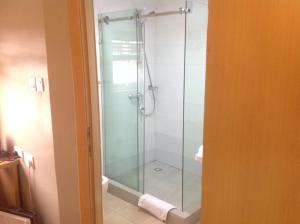 Adis Hotels Ibadan的一间浴室