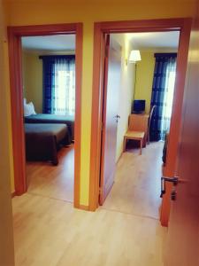 Uma cama ou camas num quarto em Hospedaria Robalo