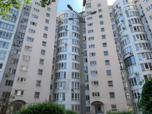 une image de deux grands immeubles d'appartements dans l'établissement Apartments Staroportofrankovskaya & Pastera street, à Odessa