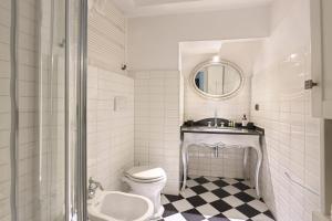 Kúpeľňa v ubytovaní Pontevecchio Stylish Apartment in Florence