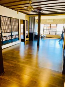 Πισίνα στο ή κοντά στο 佐渡民宿 憩 IKOI GUEST HOUSE & Cafe Bar