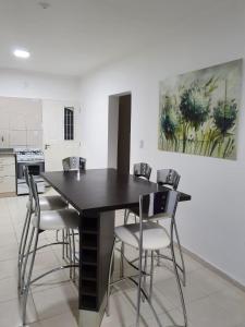 a dining room table and chairs in a kitchen at Apart Ocampo Catamarca II in San Fernando del Valle de Catamarca