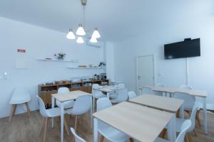 TV a/nebo společenská místnost v ubytování Lagoa Hostel & Suites