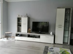 TV a/nebo společenská místnost v ubytování Fewo schöne Aussicht