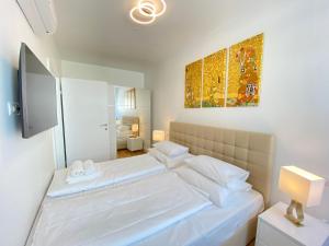 Posteľ alebo postele v izbe v ubytovaní Steiner Residences Vienna Nestroyplatz
