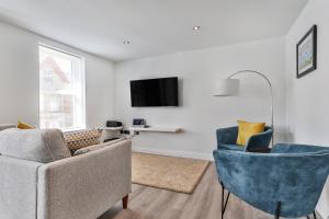 a living room with a couch and two chairs at Finest Retreats - 13 Belle House - Apartment 1 in Filey