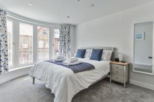 Ένα ή περισσότερα κρεβάτια σε δωμάτιο στο Finest Retreats - 13 Belle House - Apartment 1