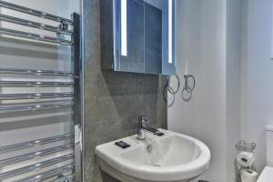 Ένα μπάνιο στο Finest Retreats - 13 Belle House - Apartment 1 +18 φωτογραφίες