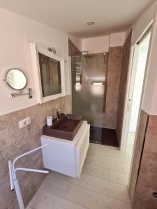 Bathroom sa L'Isola nel Parco Boutique Rooms & Apartments