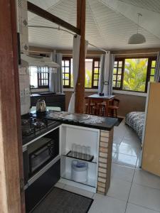 Cuisine ou kitchenette dans l'établissement Casas Ferrugem-Garopaba