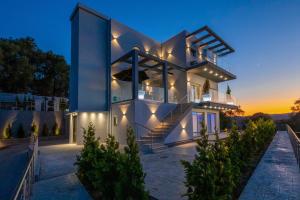 Το κτήριο όπου στεγάζεται  η βίλα +152 φωτογραφίες