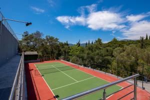 Εγκαταστάσεις για τένις ή/και σκουός στο Five Stars Villa ή εκεί κοντά