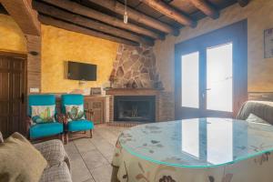 Χώρος καθιστικού στο Charming House in Cádiar with View