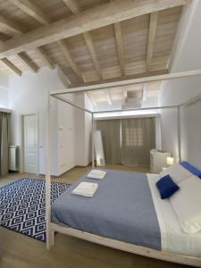 a bedroom with a large bed and a wooden ceiling at Relais Gregorio in Paternopoli