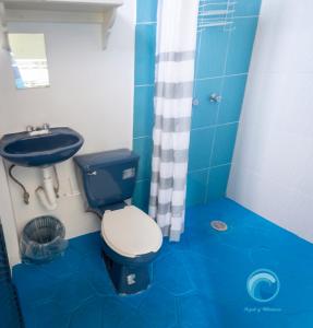 Kupaonica u objektu Hostal Azul y Blanco