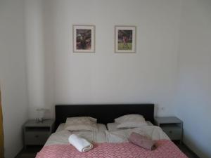 A bed or beds in a room at Aracsa Farm és Vendégház Kis Balaton és termál fürdők
