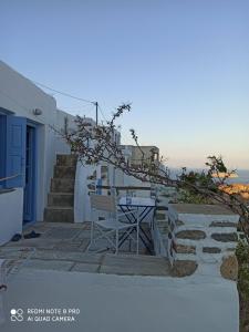 Zdjęcie z galerii obiektu Traditional stone house with breathtaking view w mieście Serifos Chora