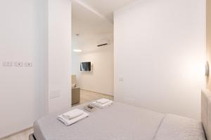 A bed or beds in a room at MagnoliaApartments - 18A Visconti Duomo