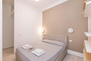 A bed or beds in a room at MagnoliaApartments - 18A Visconti Duomo