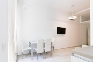 A television and/or entertainment centre at MagnoliaApartments - 18A Visconti Duomo