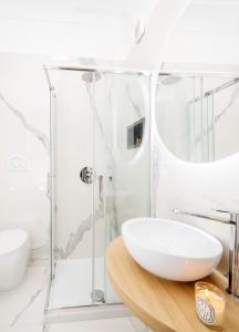 Vannituba majutusasutuses Suite Apartment Capri con Jacuzzi in Piazzetta