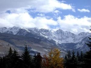 a view of a mountain range with snow covered mountains at Strawberry Park Splendid Slopes View in Beaver Creek