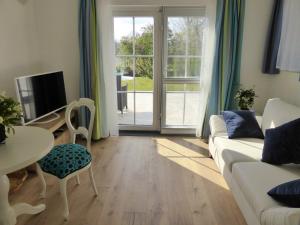 a living room with a couch and a table at Villa Witte Lelie in Mechelen