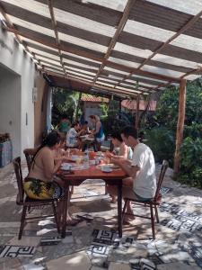ห้องอาหารหรือที่รับประทานอาหารของ Pousada Enseada Quarta Praia