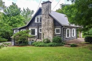 Gallery image of Rustic Dover Retreat with Porch - Walk to Boat Ramp! in Dover