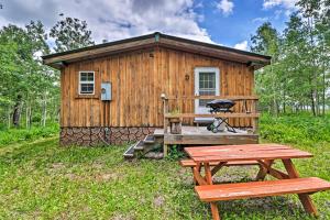 Galeriebild der Unterkunft Duck Lake Cabin Rental Near Glacier National Park! in Saint Mary