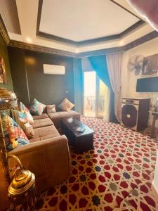 Posezení v ubytování Omar Elkhaiam Hotel + 37 fotografií