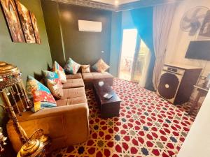 Posezení v ubytování Omar Elkhaiam Hotel