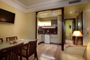 A kitchen or kitchenette at Suites Gran Vía 44