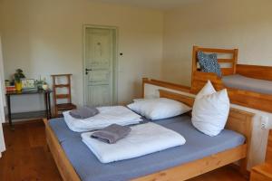 a bedroom with two beds with white pillows on them at Little Vintage in Frankenberg