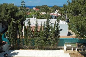 an overhead view of a house with a pool and trees at Villa with pool, 200m from beach in Cala Blanca