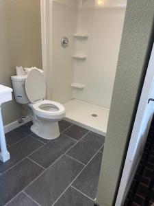 A bathroom at Bravo Inn