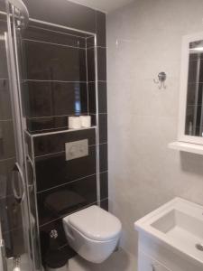 A bathroom at Güzel Yalı Evleri Residence &Apart Hotel