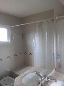 Ένα μπάνιο στο Hotel Posada Terrazas con pileta climatizada